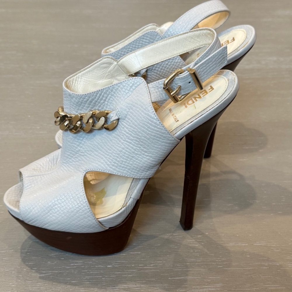 Fendi Leather Platform Sandal w/ gold chain detail | 7.5 | Beige